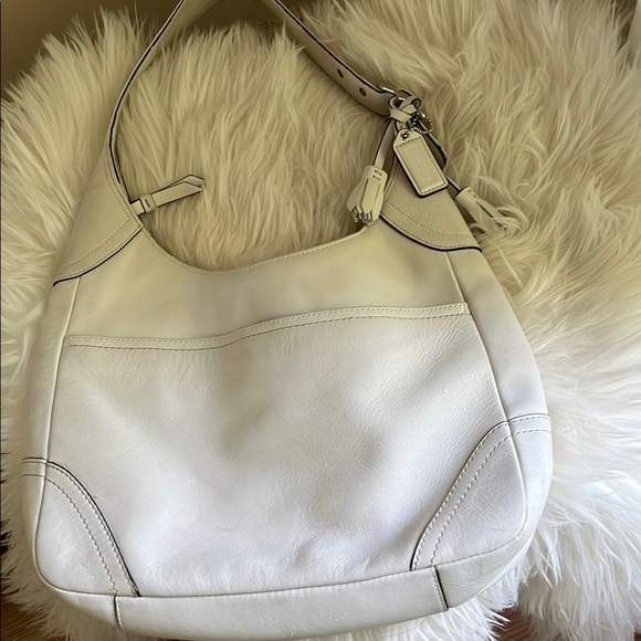 Handbags - Coach White Leather Shoulder Bag
